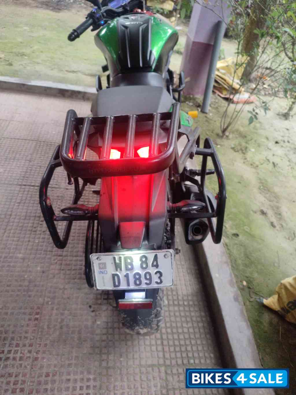 Green Bajaj Dominar 400 Disc Green Bajaj Dominar 400 Disc