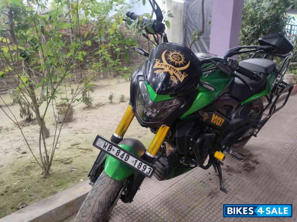 Green Bajaj Dominar 400 Disc Green Bajaj Dominar 400 Disc