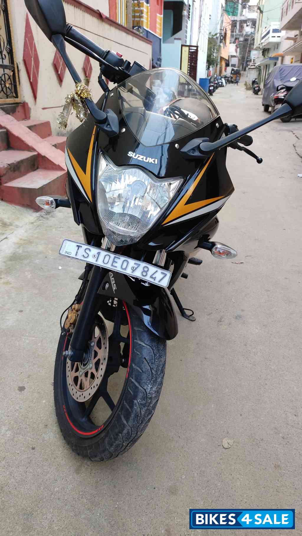 Black / Yellow Suzuki Gixxer SF Fi Black / Yellow Suzuki Gixxer SF Fi