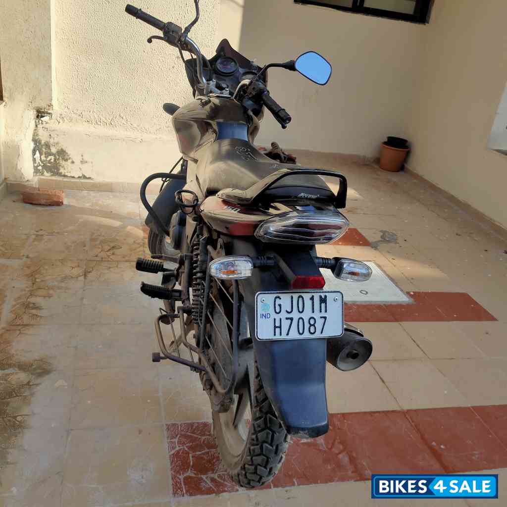 Black Bajaj Discover DTSi 150 Black Bajaj Discover DTSi 150