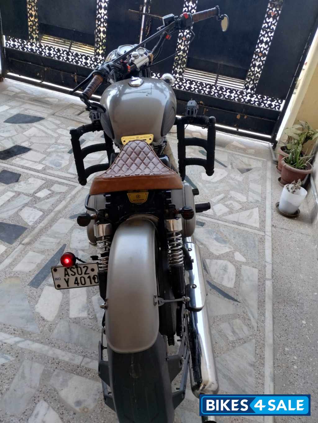 Grey Royal Enfield Classic Gunmetal Grey Grey Royal Enfield Classic Gunmetal Grey