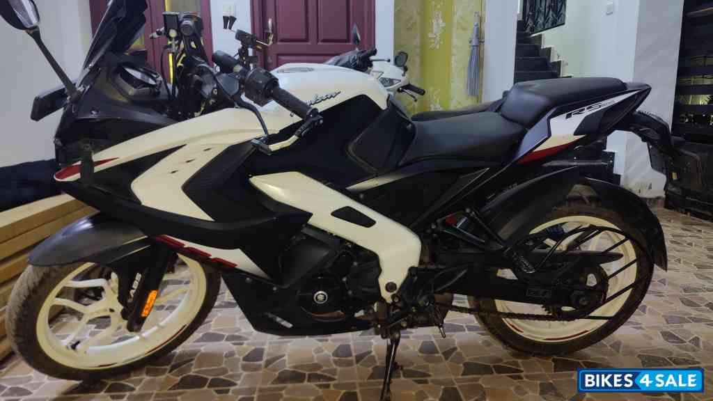 Ivory White And Black Bajaj Pulsar RS 200 BS6 Ivory White And Black Bajaj Pulsar RS 200 BS6
