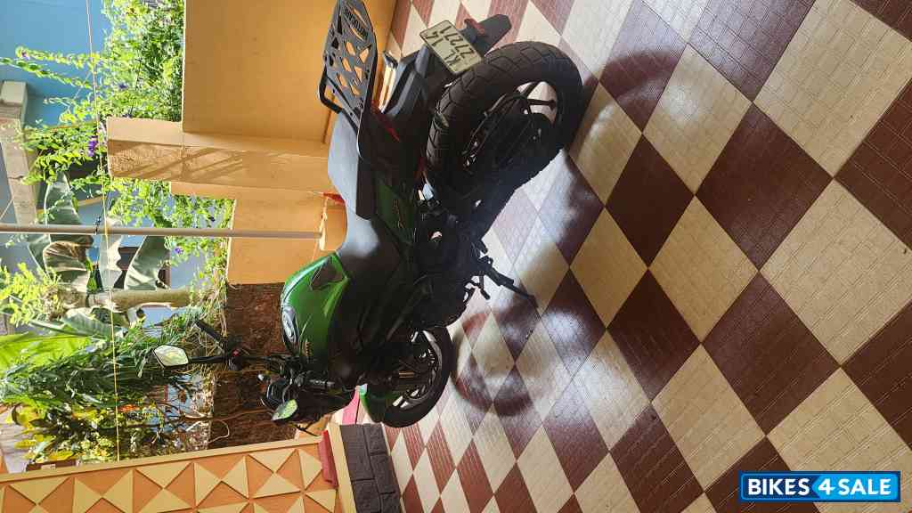 Savana Green Bajaj Dominar 400 ABS BS6 Savana Green Bajaj Dominar 400 ABS BS6