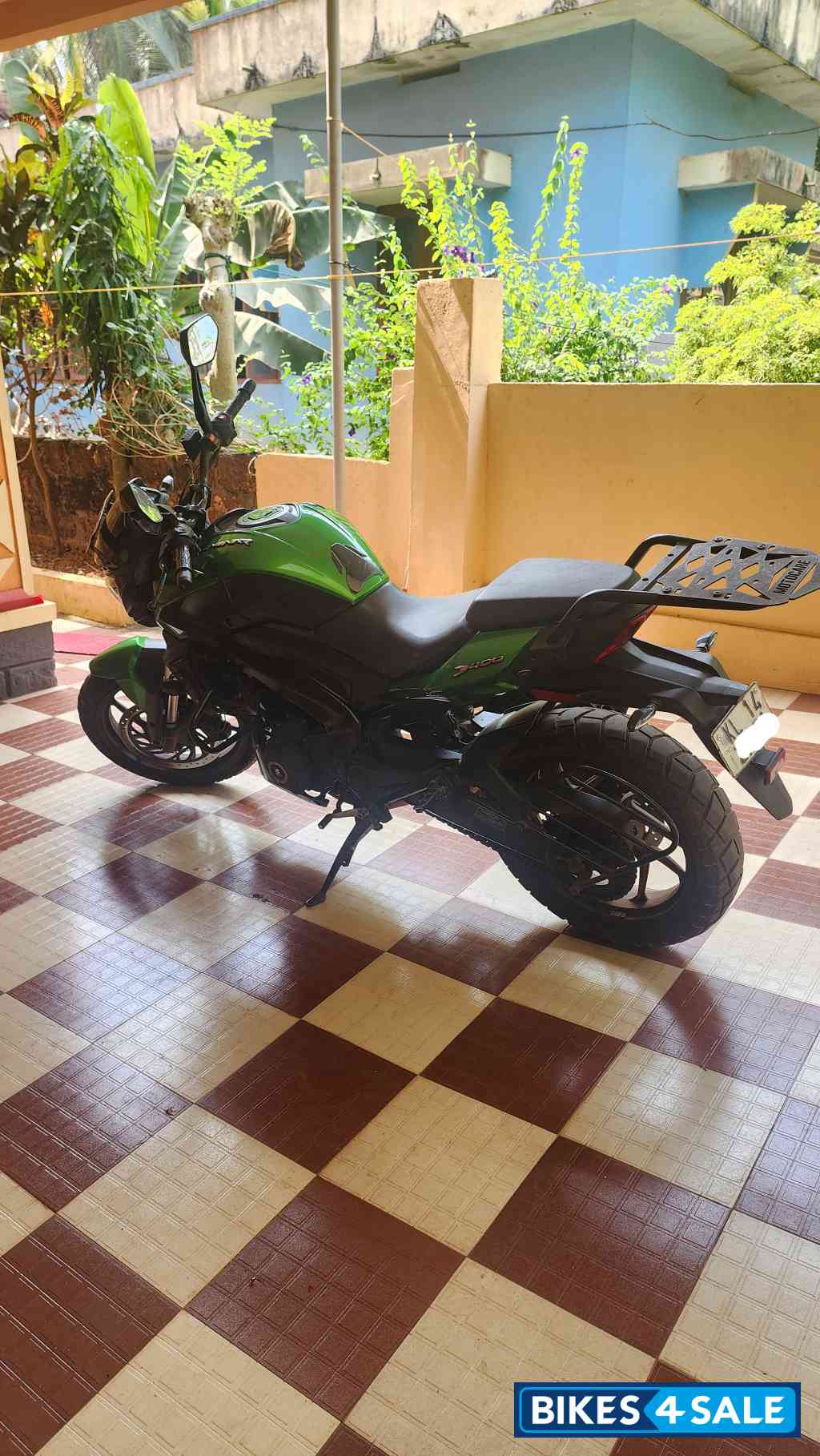 Savana Green Bajaj Dominar 400 ABS BS6 Savana Green Bajaj Dominar 400 ABS BS6