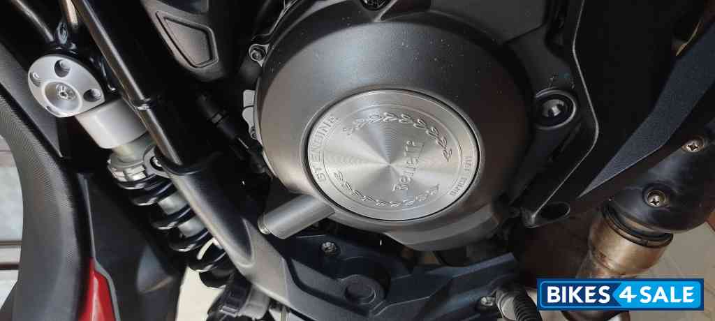 Red Benelli TNT 300 Red Benelli TNT 300