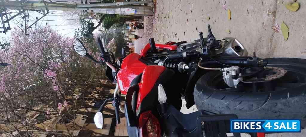Red Benelli TNT 300 Red Benelli TNT 300