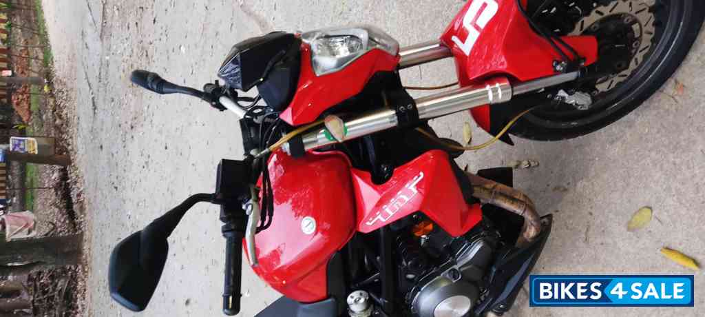 Red Benelli TNT 300 Red Benelli TNT 300
