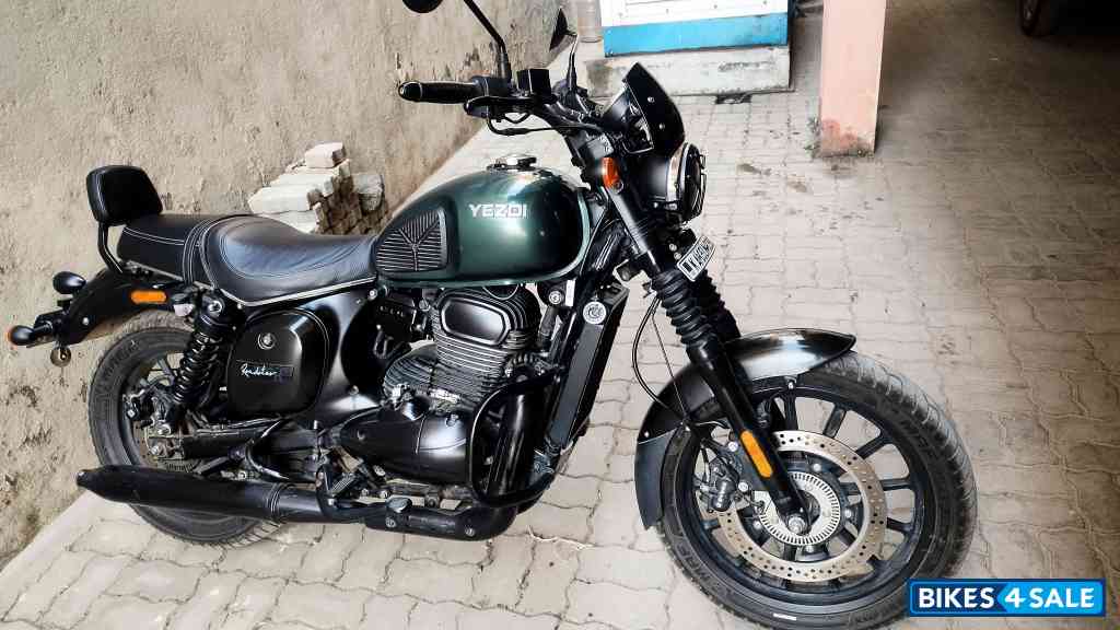 Yezdi Roadster Dark Yezdi Roadster Dark