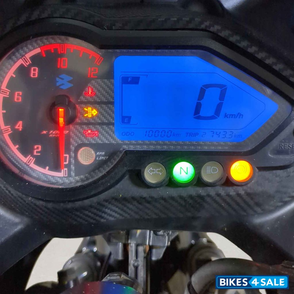 Bajaj Pulsar 220F