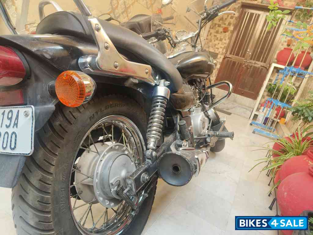 Bajaj Avenger 220 DTS-i Bajaj Avenger 220 DTS-i