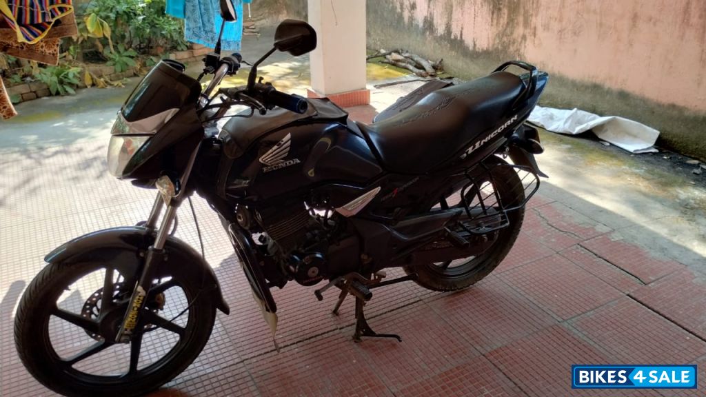 Pearl Black Metallic Honda CB Unicorn Pearl Black Metallic Honda CB Unicorn