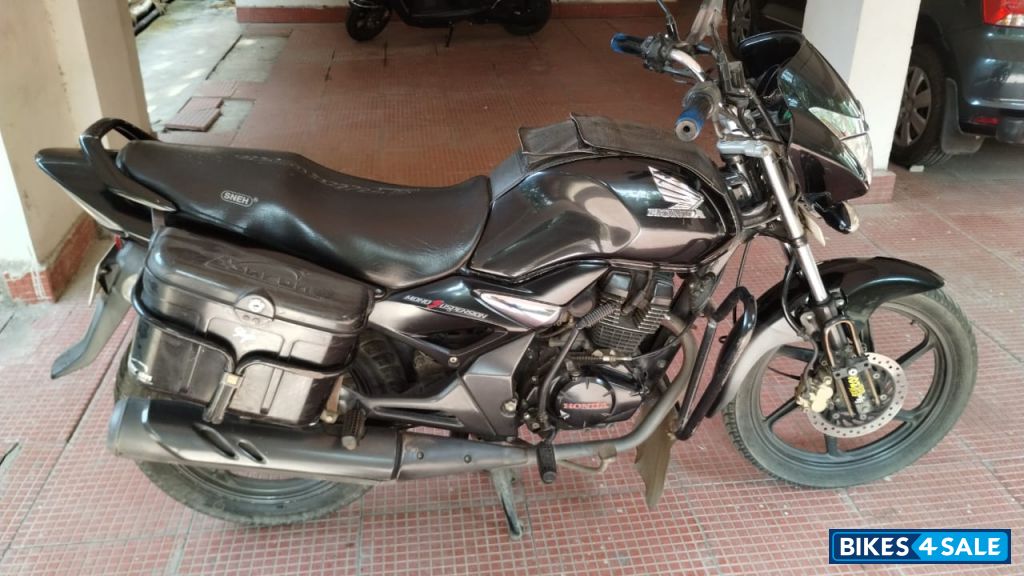 Pearl Black Metallic Honda CB Unicorn Pearl Black Metallic Honda CB Unicorn