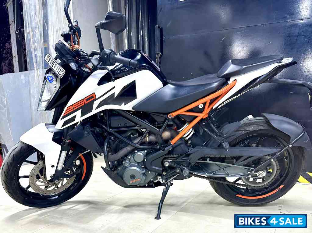 White KTM Duke 250