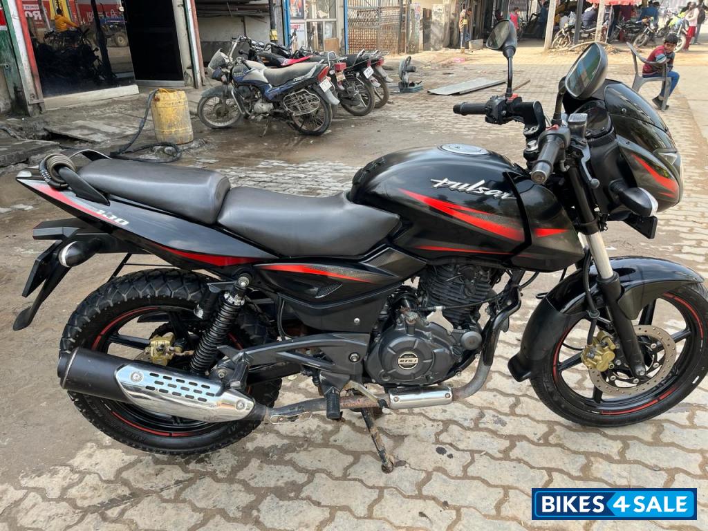 Black Bajaj Pulsar 180 DTSi Black Bajaj Pulsar 180 DTSi