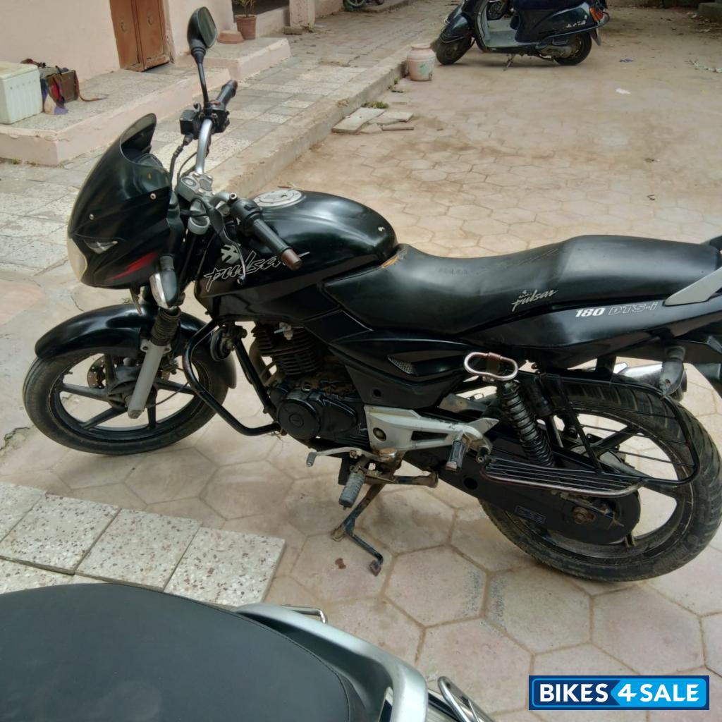 Black Bajaj Pulsar 180 DTSi Black Bajaj Pulsar 180 DTSi