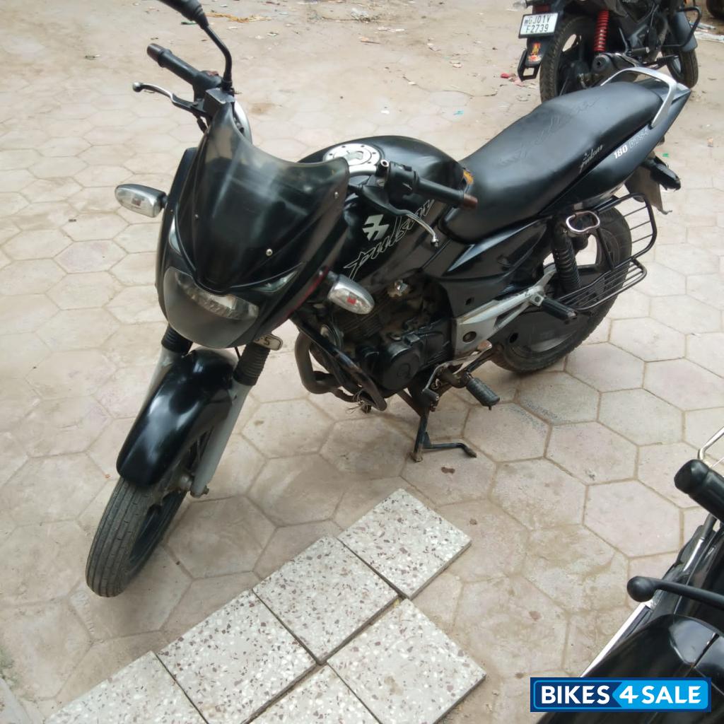 Black Bajaj Pulsar 180 DTSi Black Bajaj Pulsar 180 DTSi