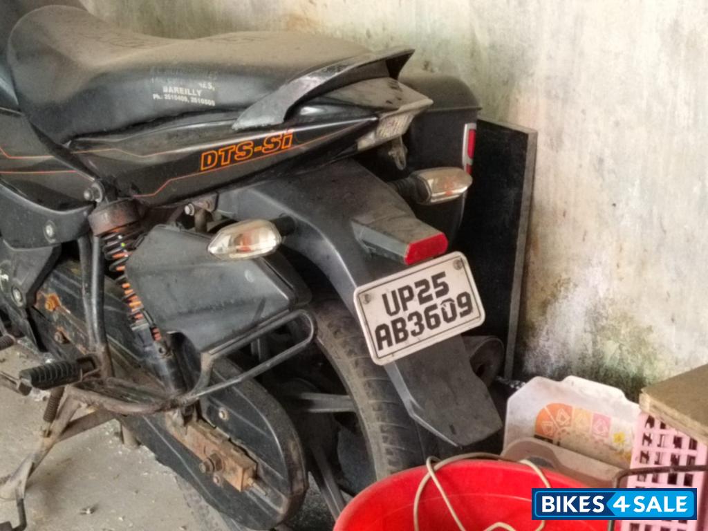 Black Bajaj XCD 125 DTS-Si Black Bajaj XCD 125 DTS-Si