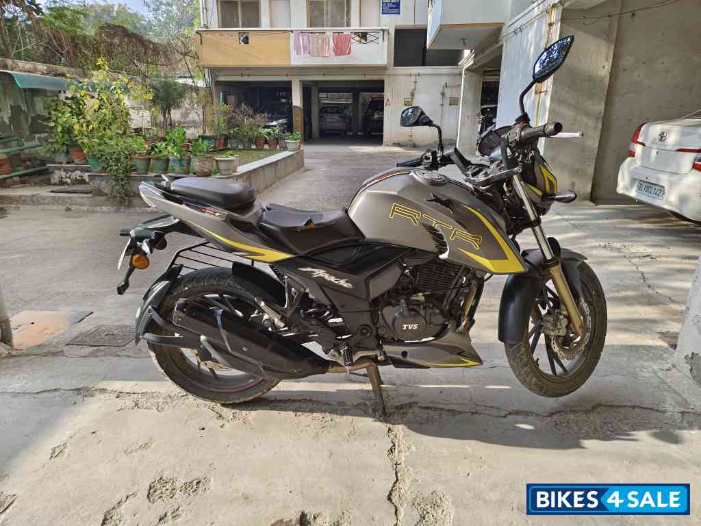TVS Apache RTR 200 4V TVS Apache RTR 200 4V