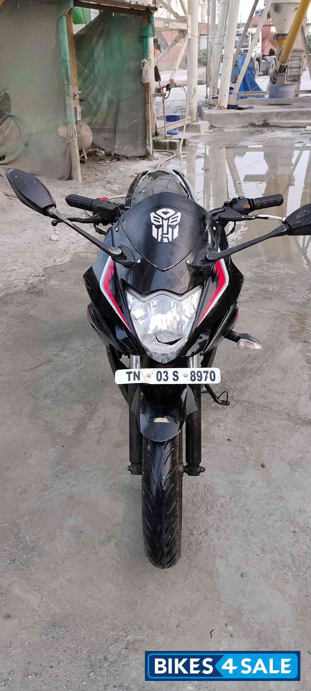 Black Suzuki Gixxer SF Black Suzuki Gixxer SF