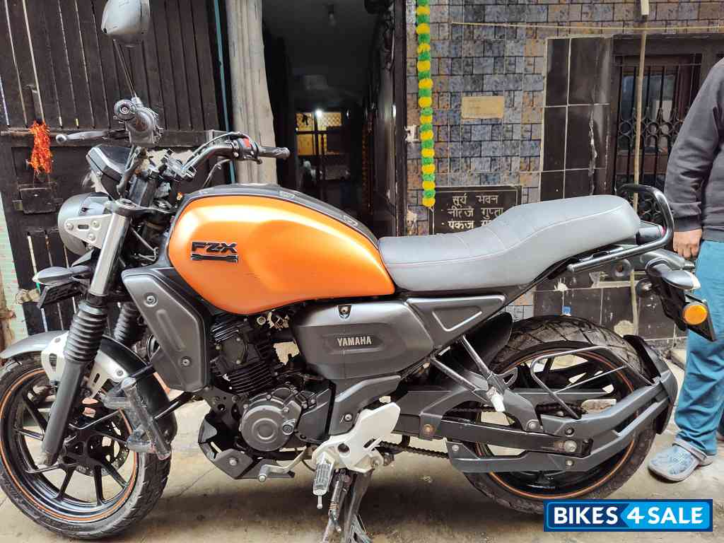 Orange Yamaha FZ-X Orange Yamaha FZ-X