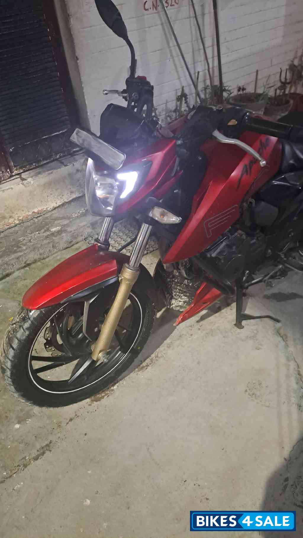 TVS Apache RTR 200 4V TVS Apache RTR 200 4V