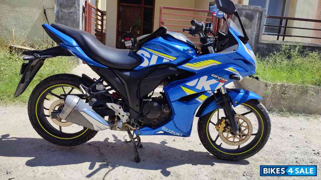 Blue Suzuki Gixxer SF Fi Blue Suzuki Gixxer SF Fi