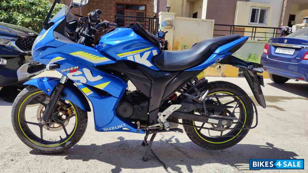 Blue Suzuki Gixxer SF Fi Blue Suzuki Gixxer SF Fi