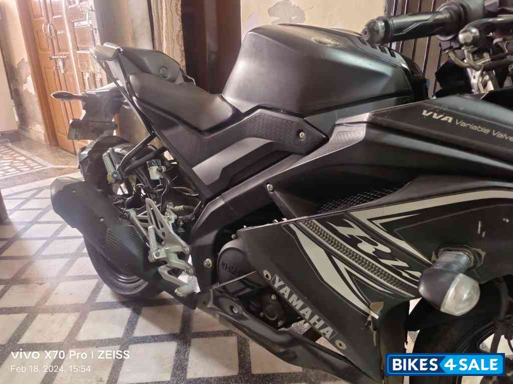 Black Yamaha YZF R15 V3 Black Yamaha YZF R15 V3