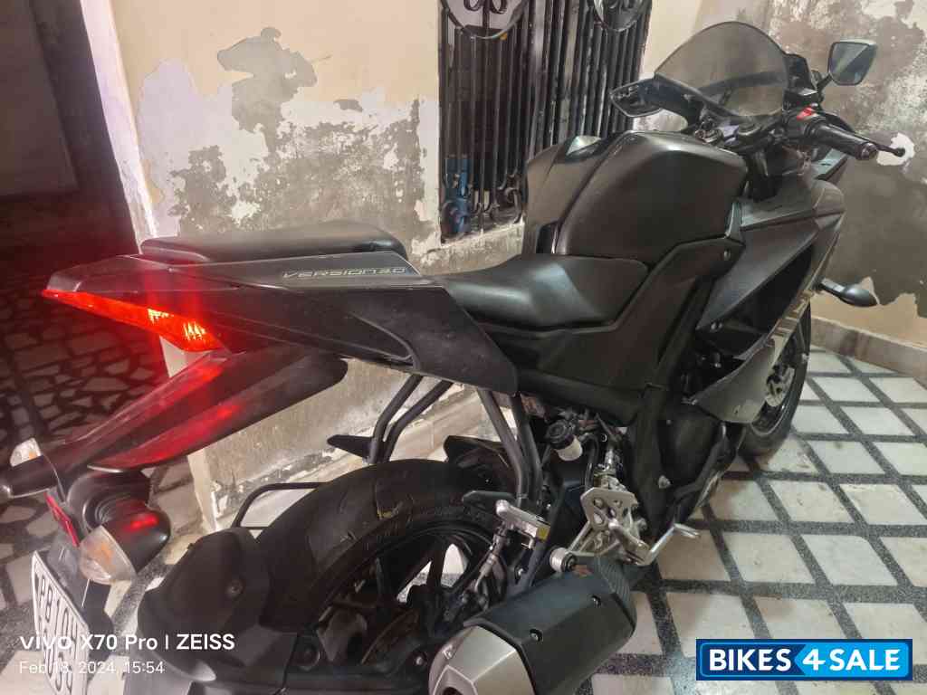 Black Yamaha YZF R15 V3 Black Yamaha YZF R15 V3