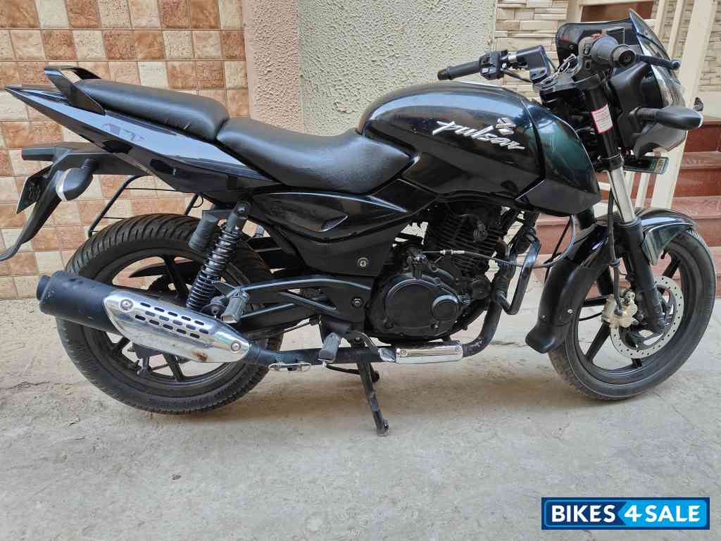 Black Bajaj Pulsar 180 Black Bajaj Pulsar 180