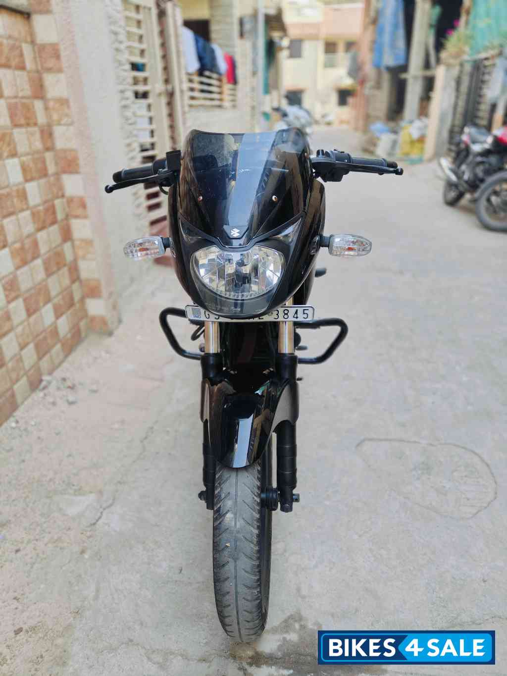Black Bajaj Pulsar 180 Black Bajaj Pulsar 180