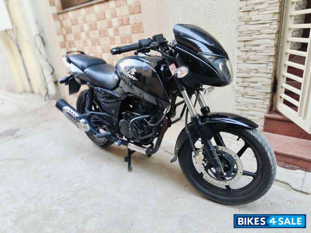Black Bajaj Pulsar 180 Black Bajaj Pulsar 180