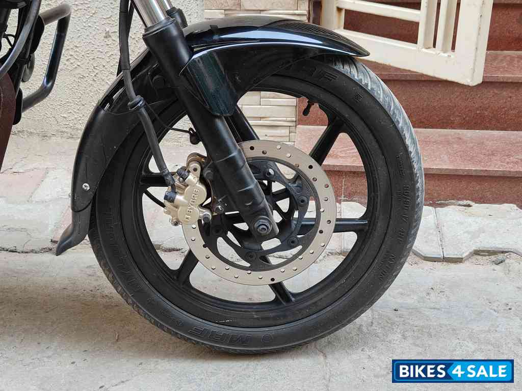 Black Bajaj Pulsar 180 Black Bajaj Pulsar 180