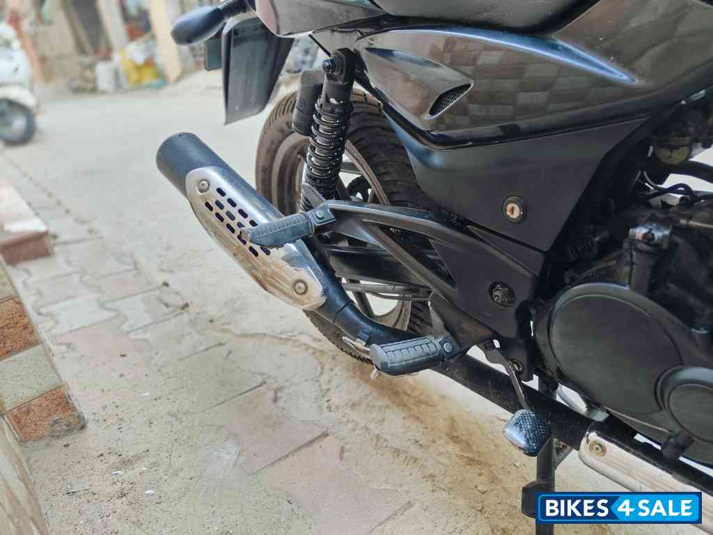 Black Bajaj Pulsar 180 Black Bajaj Pulsar 180