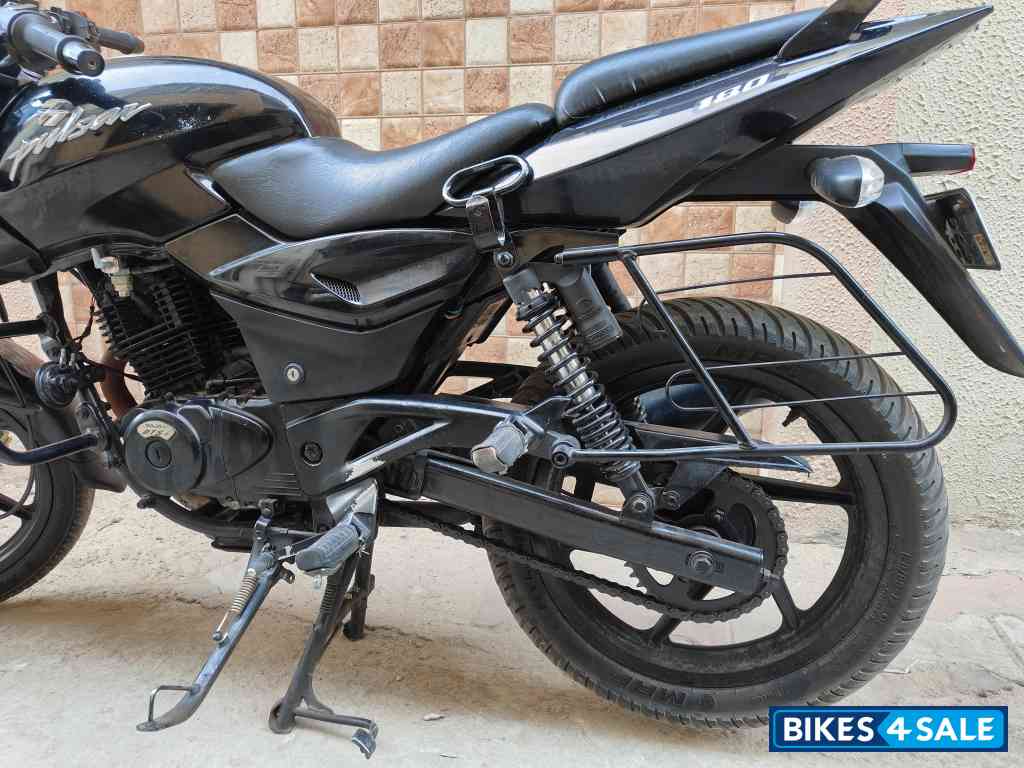 Black Bajaj Pulsar 180 Black Bajaj Pulsar 180