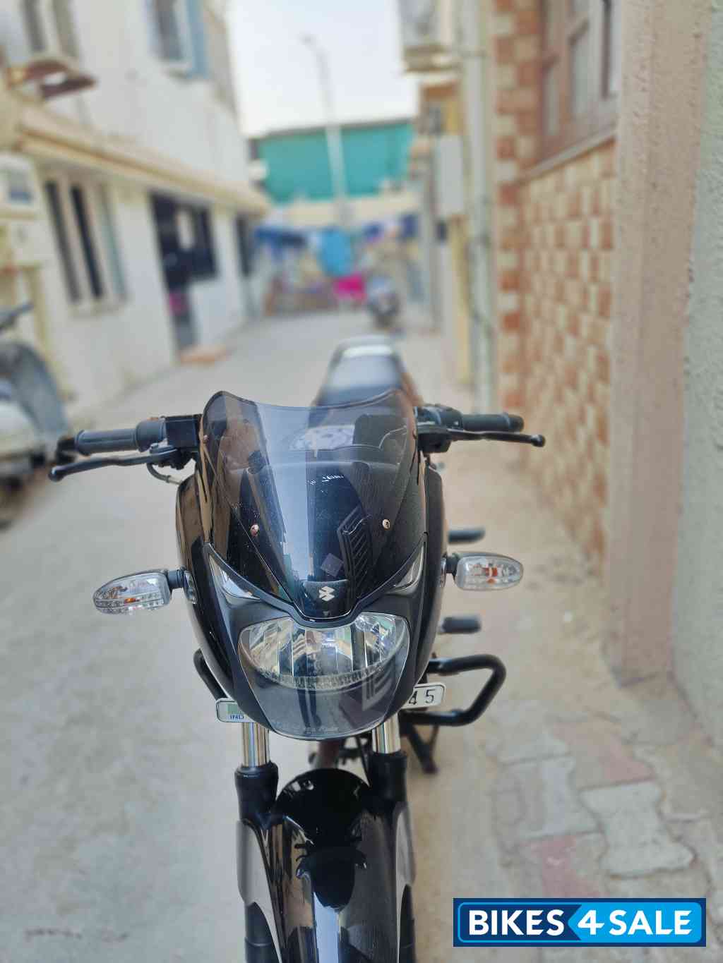 Black Bajaj Pulsar 180 Black Bajaj Pulsar 180