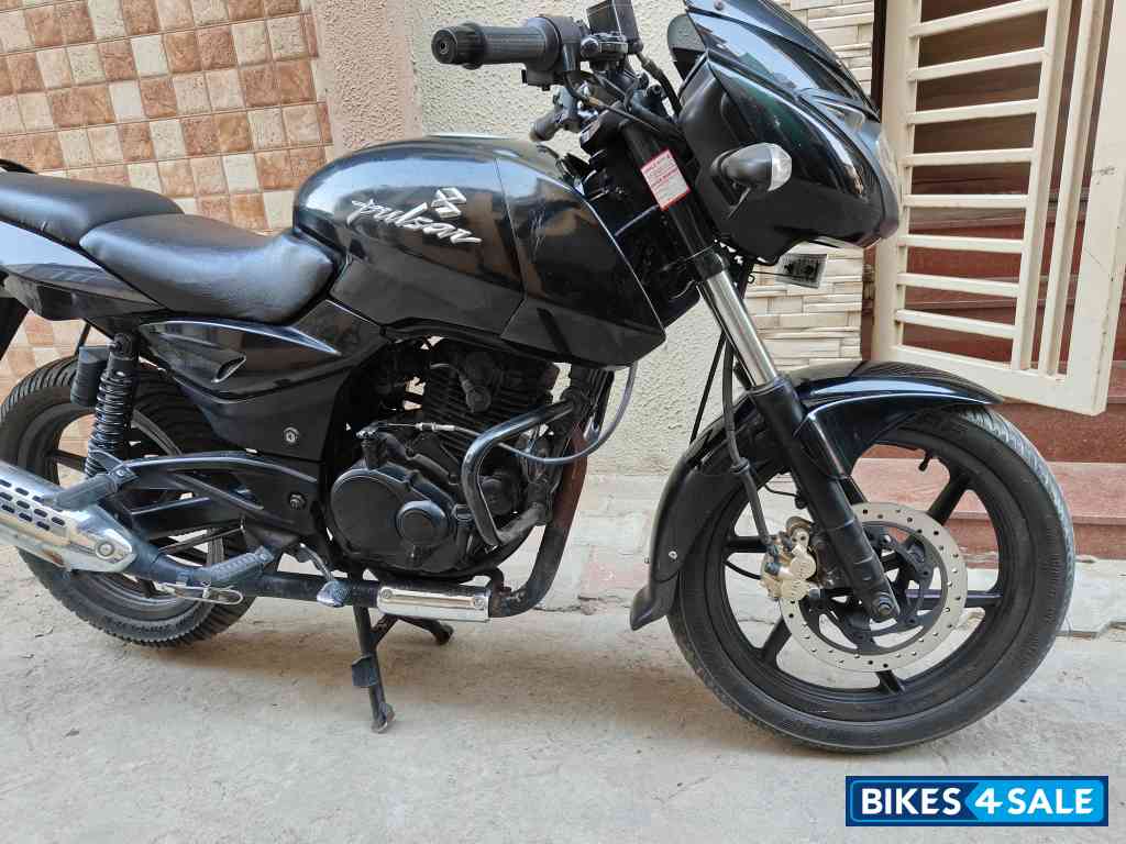 Black Bajaj Pulsar 180 Black Bajaj Pulsar 180