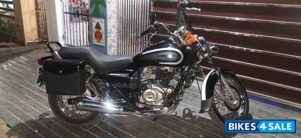 Ebony Black Bajaj Avenger Cruise 220 Ebony Black Bajaj Avenger Cruise 220