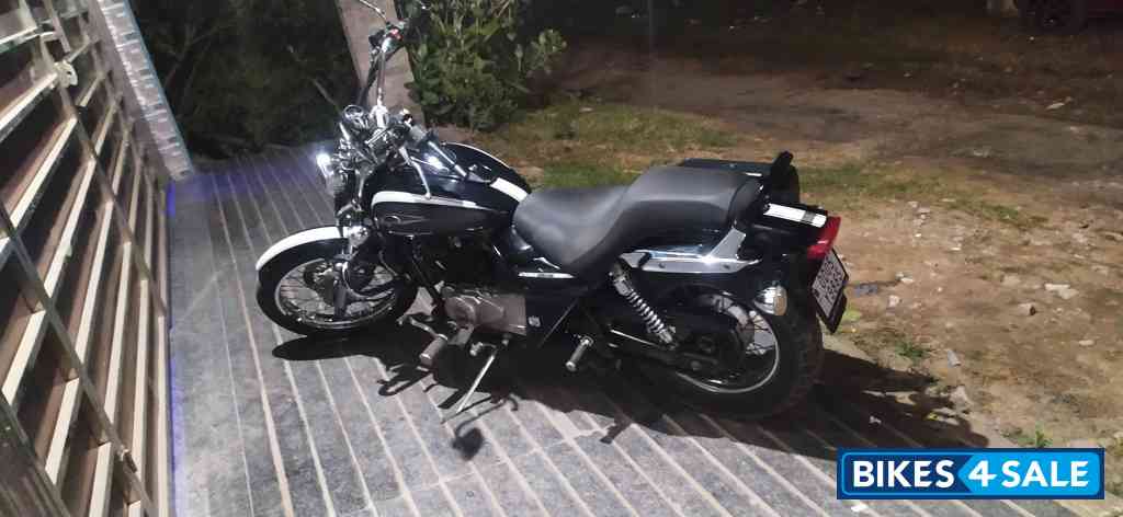 Ebony Black Bajaj Avenger Cruise 220 Ebony Black Bajaj Avenger Cruise 220