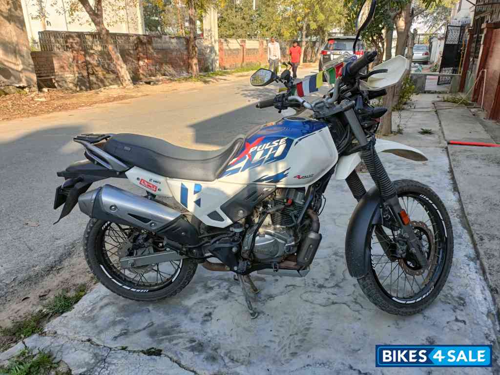 Blue-white Hero Xpulse 200 4V Blue-white Hero Xpulse 200 4V