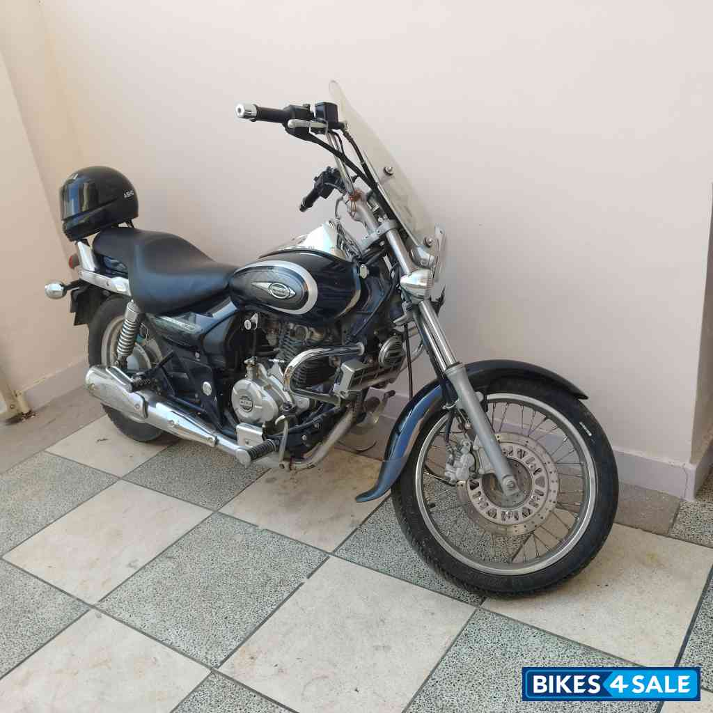 Black Bajaj Avenger Cruise 220