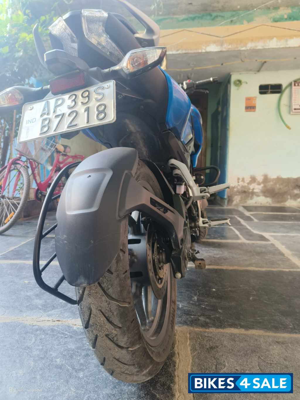 Blue Bajaj Pulsar N160 Blue Bajaj Pulsar N160