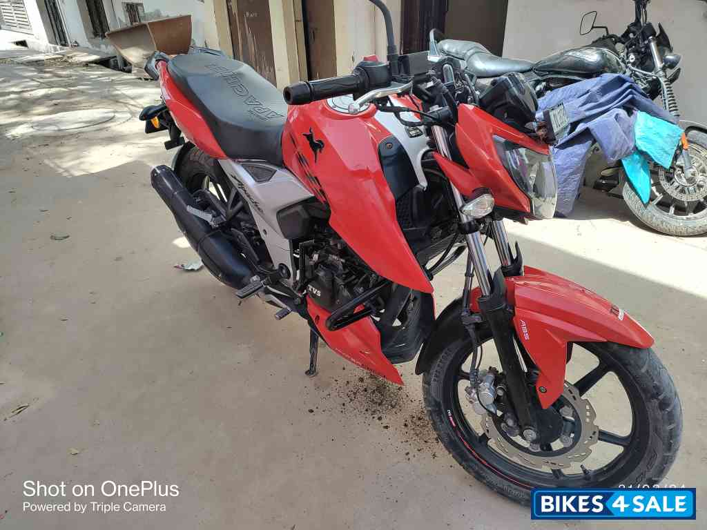Red TVS Apache RTR 160 4V Red TVS Apache RTR 160 4V