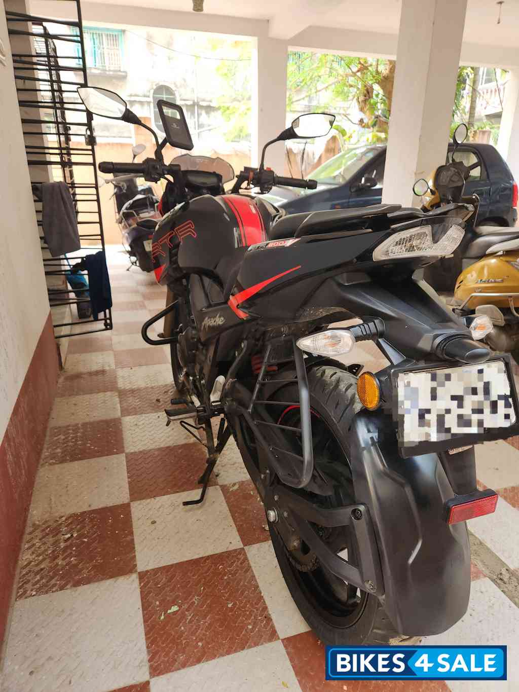 Black TVS Apache RTR 200 4V Race Edition 2.0 Black TVS Apache RTR 200 4V Race Edition 2.0