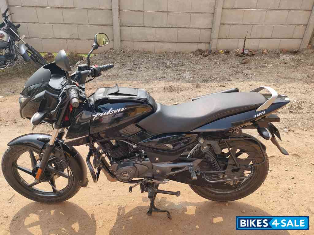 Black And Silver Bajaj Pulsar 125 Black And Silver Bajaj Pulsar 125