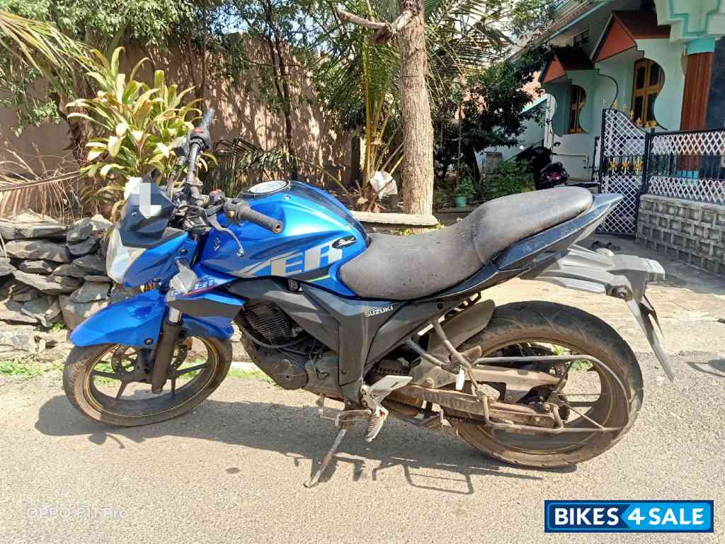 Blue Suzuki Gixxer 150 Blue Suzuki Gixxer 150