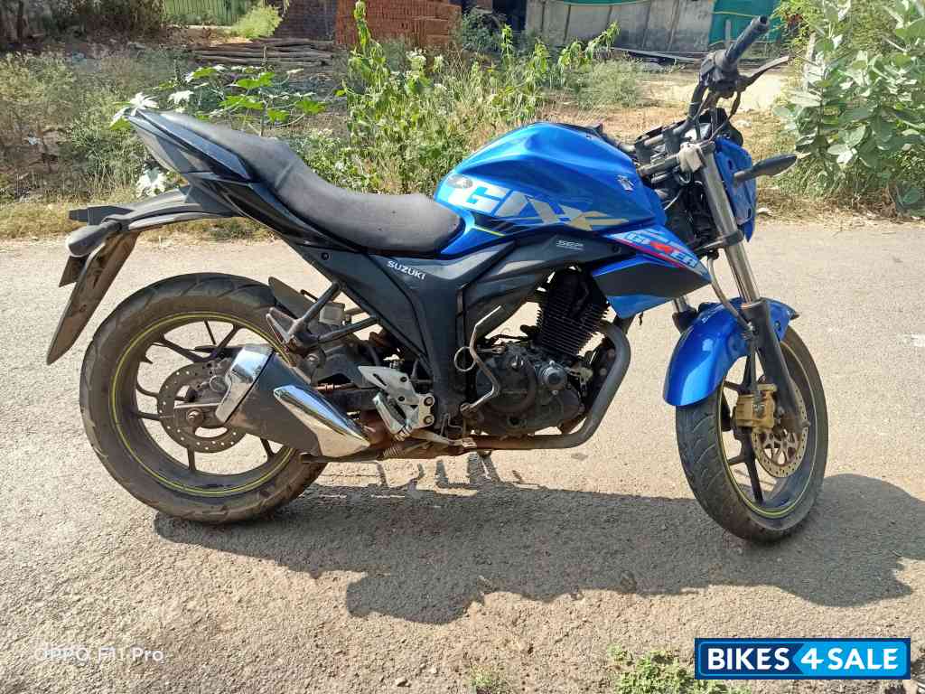 Blue Suzuki Gixxer 150 Blue Suzuki Gixxer 150