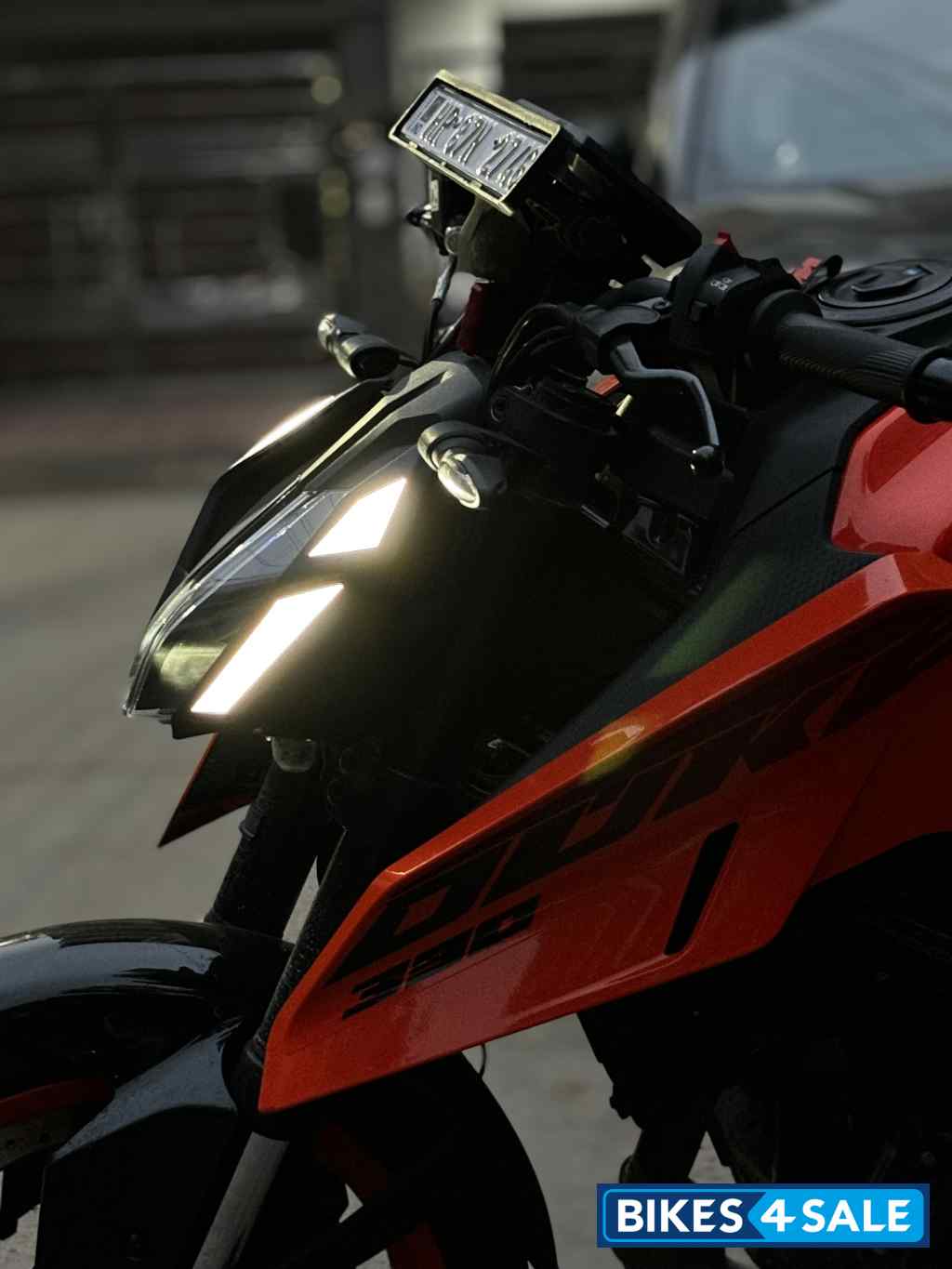 Ceramic White KTM Duke 250 2024 Ceramic White KTM Duke 250 2024