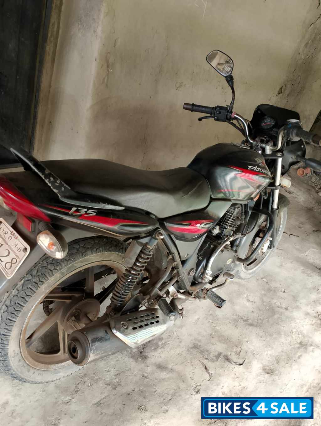 Black Bajaj Discover DTSi 135 Black Bajaj Discover DTSi 135