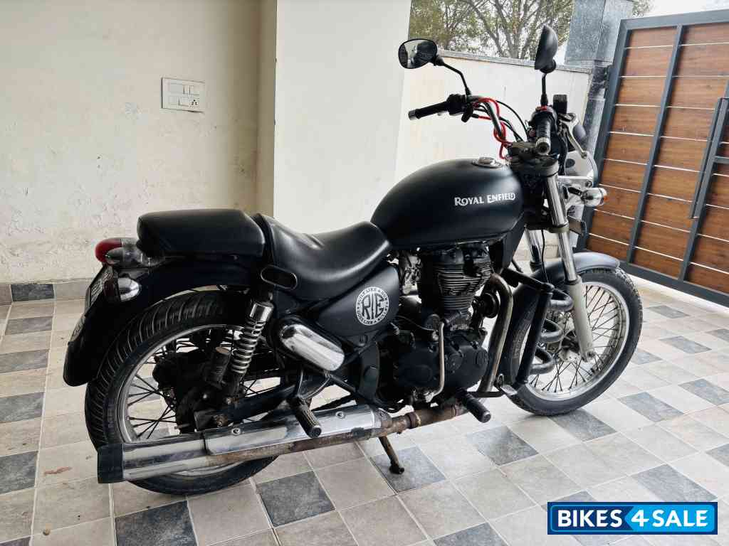Black Royal Enfield Thunderbird 350 Black Royal Enfield Thunderbird 350
